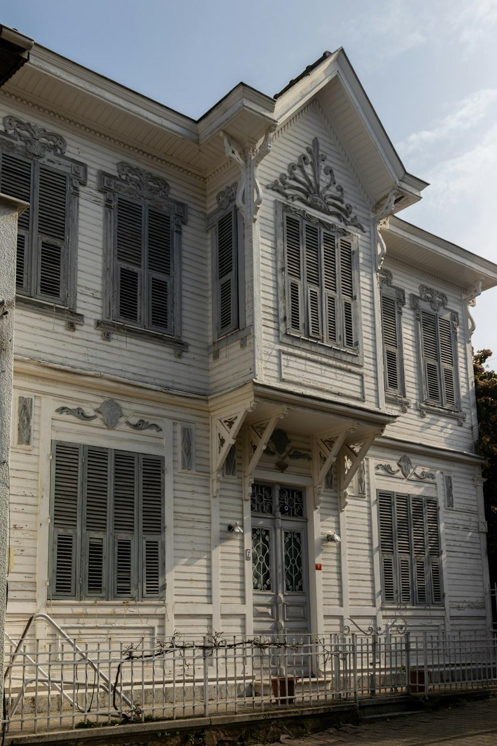 Victorian home before restoration